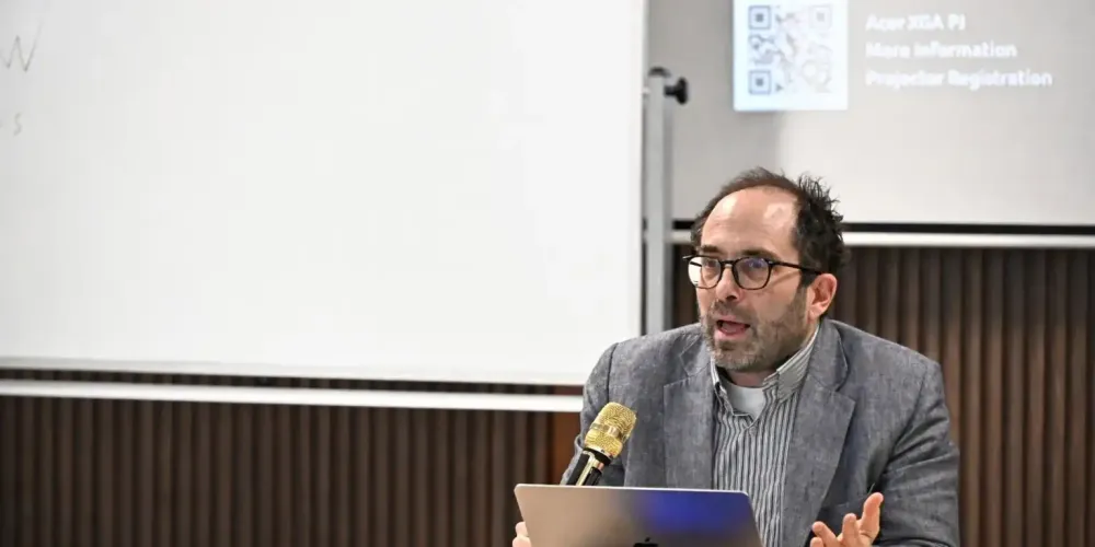 prof jonathan lewis