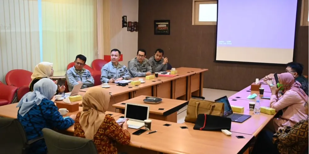Perkuat Hubungan Kerja Sama Para Peneliti Antar Lembaga, Direktorat Litbang BAKAMLA Kunjungi FH UNAIR