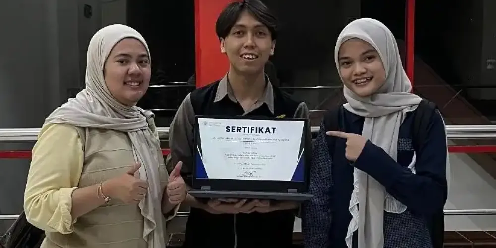 essayugm