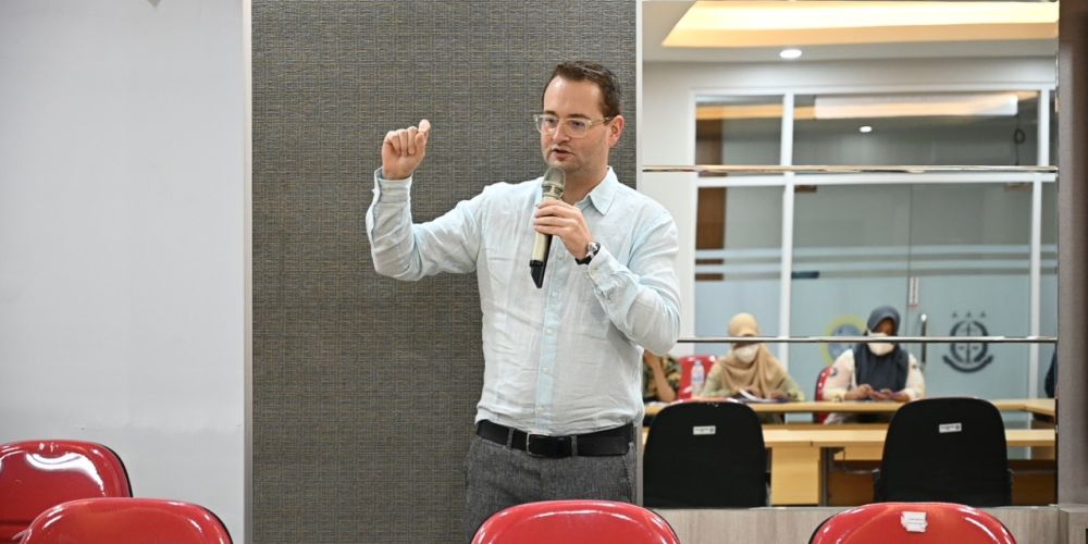 Public Lecture in Constitutional Law: Memahami Berbagai Perbedaan Bentuk dan Isi Konstitusi